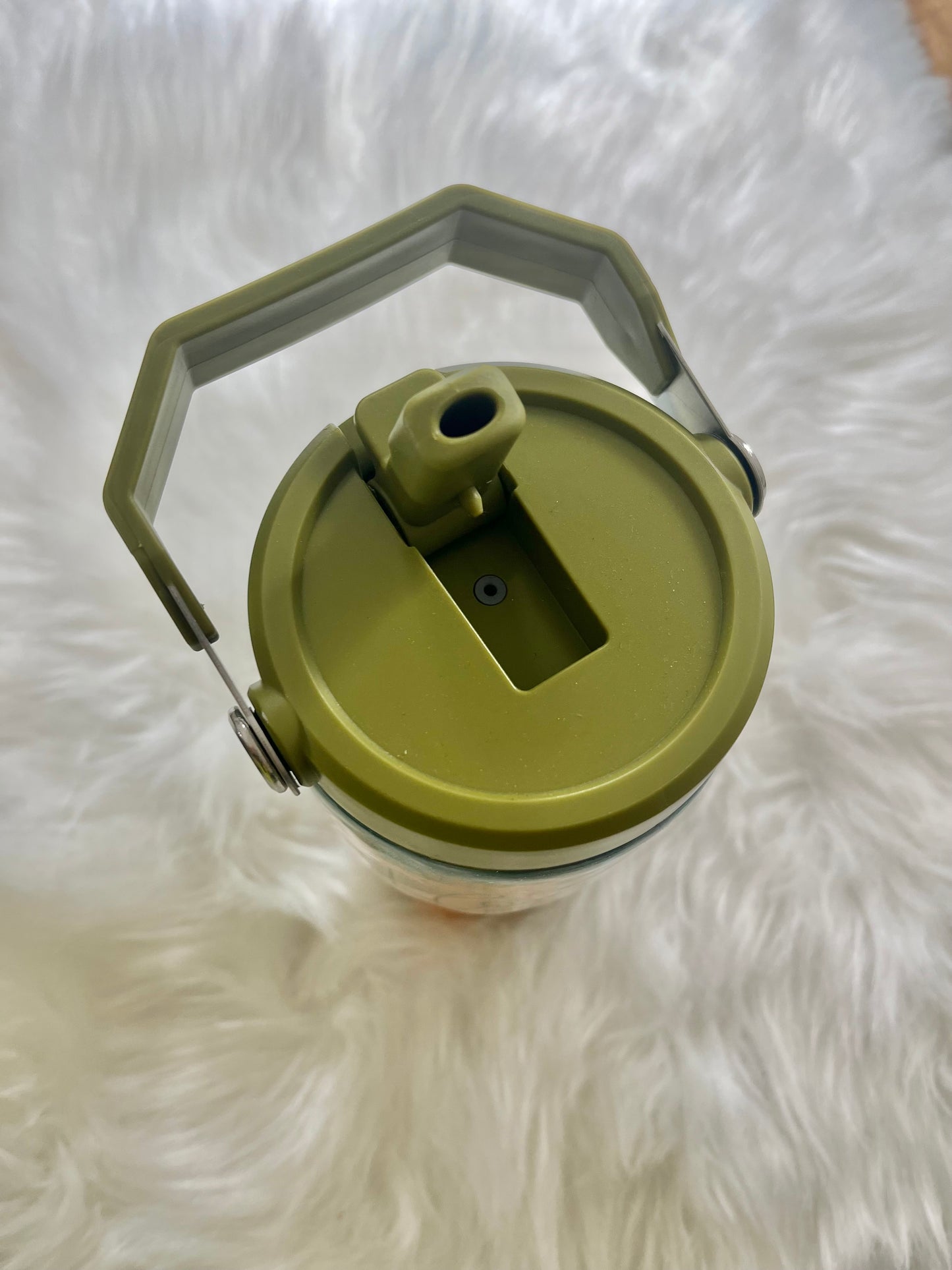 Loved Roman’s 5:8 20oz Flip Straw tumbler