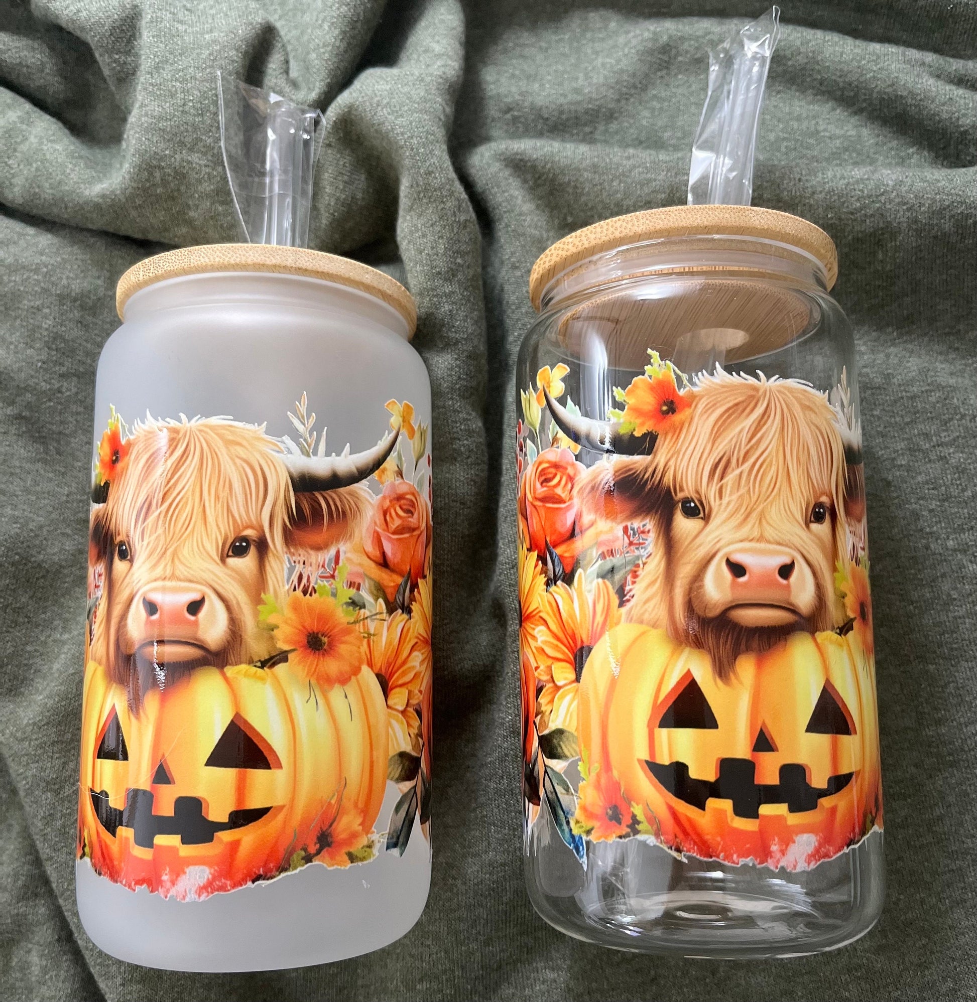 Fall Halloween Highland Cow Iced Coffee Cups Glass Cups Glass Coffee Cups Glass Cups with Bamboo Lid Glass Can Tumbler Juice Boba Tea